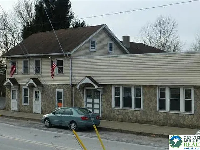 702 Main St — Photo 2