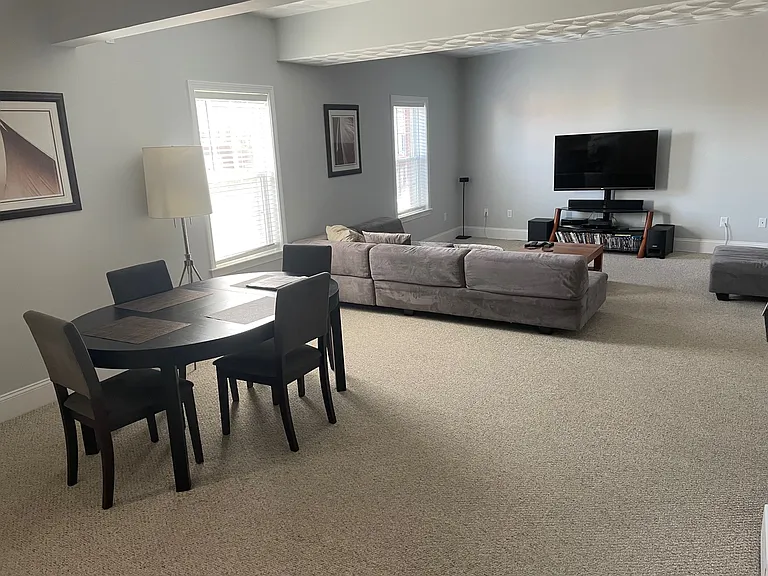 673 E Broadway #7 — Photo 9