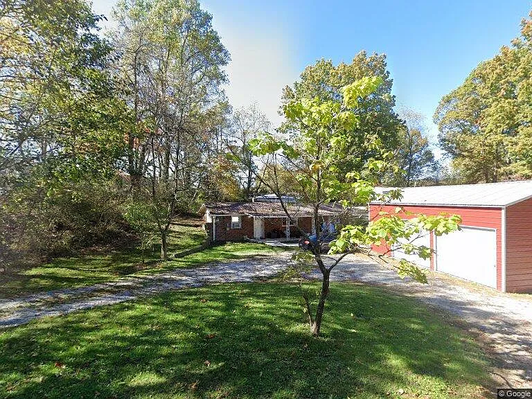 111 Summit Dr — Photo 1