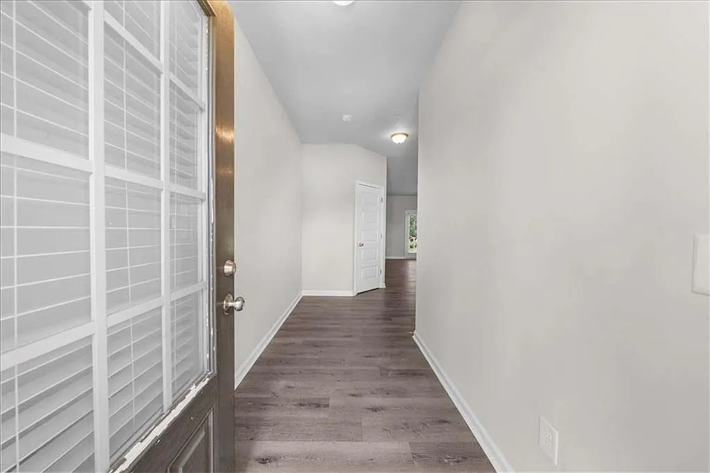 4 bed, 2.5 bath, 1900 sqft, $1,945 — Photo 1