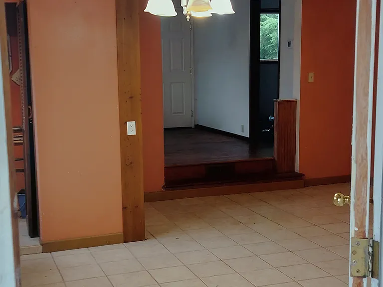 321 E Illinois St — Photo 15