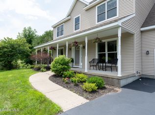 9 Thomas Dr, Wynantskill, NY 12198
