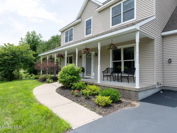 9 Thomas Drive, Wynantskill, NY 12198