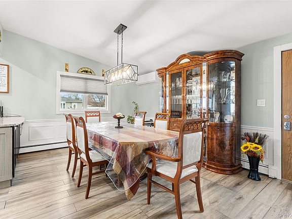 4th image of 225 Montgomery Avenue