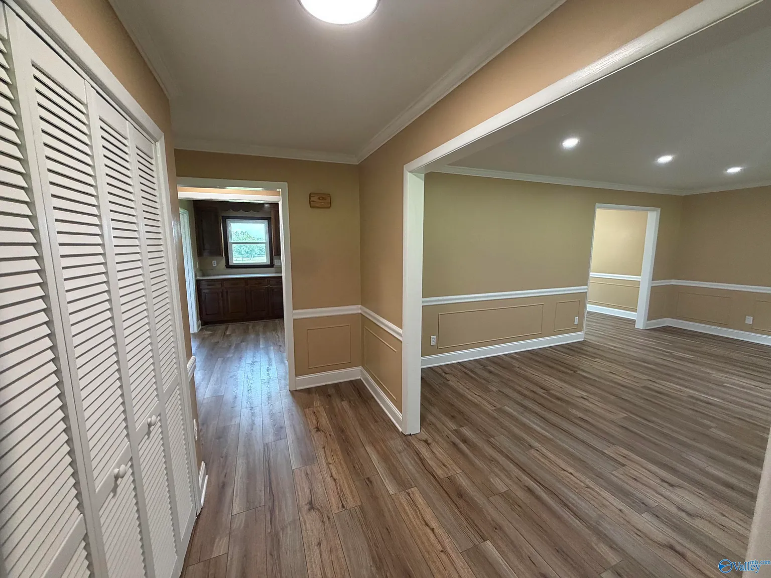 3 bed, 2.5 bath, 2159 sqft, $1,975 — Photo 4