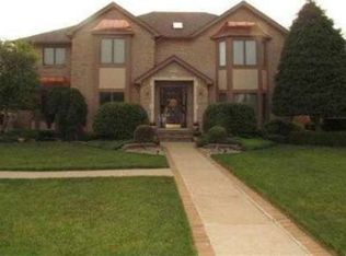 40419 Emerald Ln E, Clinton Township, MI 48038