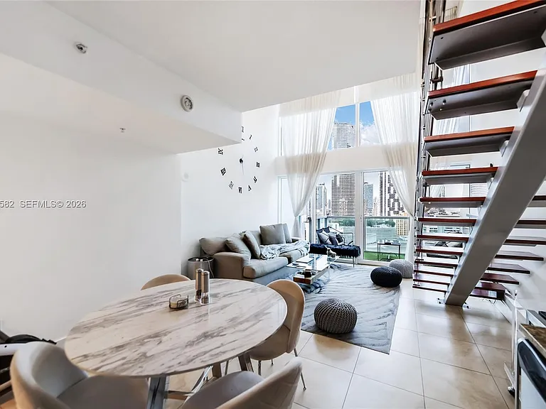 41 SE 5th St #1303 — Photo 3