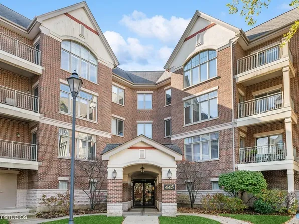 445 Village Grn Unit 208, Lincolnshire, IL 60069