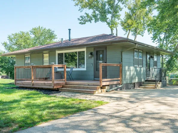 200 Poplar St, Carlisle, IA 50047