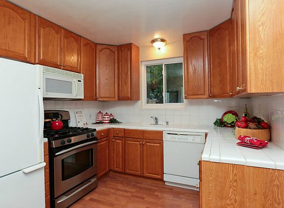 3rd image of 635 Ehrhorn Ave