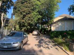 42 Mellowood Dr #C12, Toronto, ON M2L 2E3