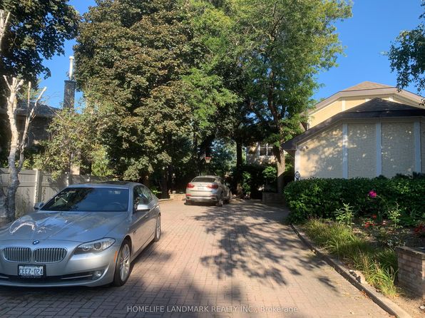 42 Mellowood Dr #C12, Toronto, ON M2L 2E3