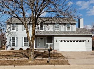 217 Stoney Creek Rd NW, Cedar Rapids, IA 52405