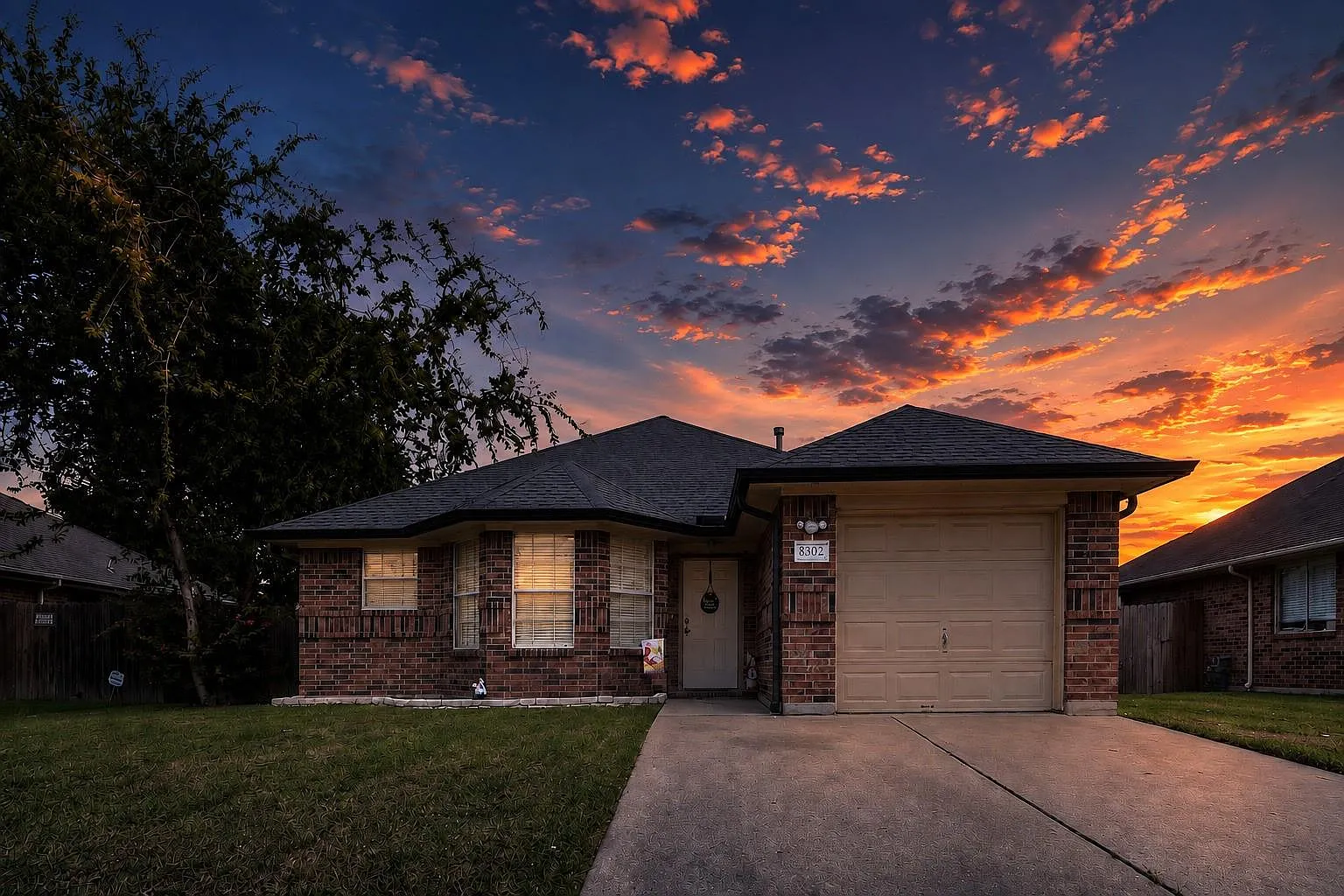 3 bed, 2.0 bath, 1366 sqft, $2,000 — Photo 1