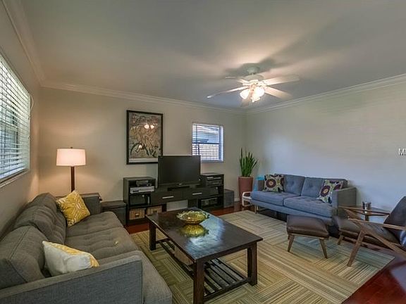 5th image of 3908 Greenwood Dr