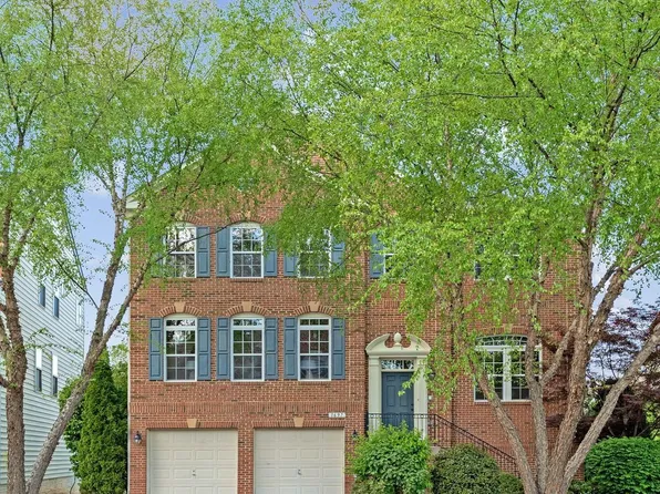1697 Winterwood Ct, Herndon, VA 20170