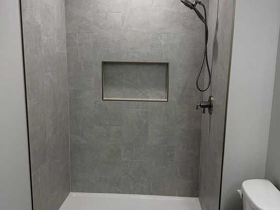 4th image of 7333 Kahl Cir NE