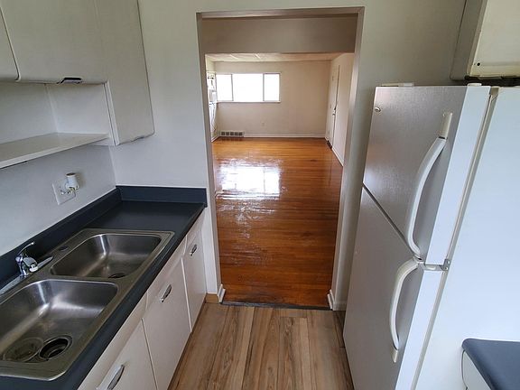 3rd image of 55 Brookwood Ave #11