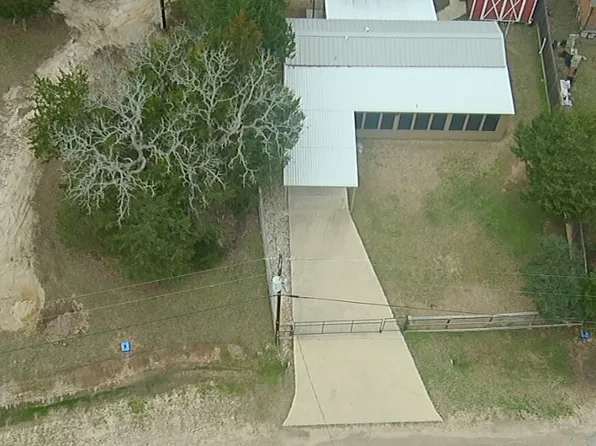 407 Woodvine Ln, Somerville, TX 77879