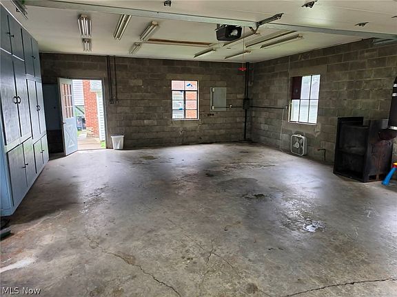 4th image of 620 Warwick Ave