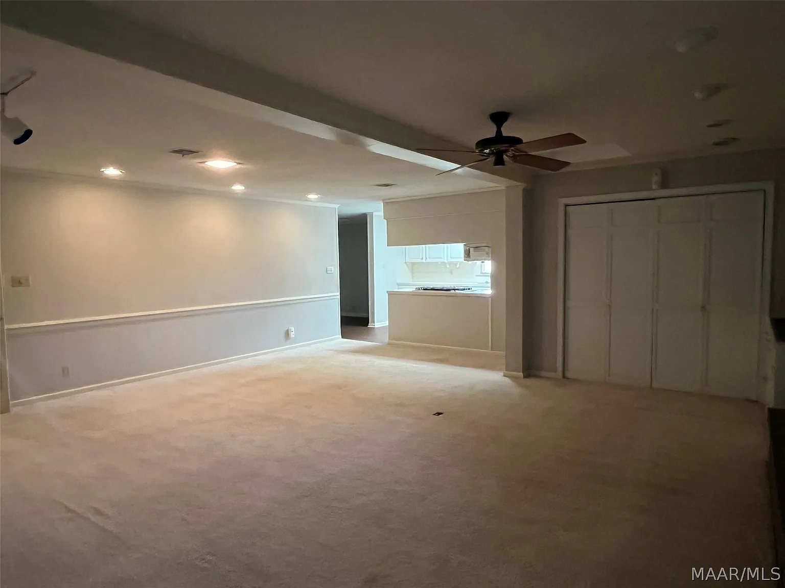 3 bed, 2.0 bath, 2290 sqft, $1,300 — Photo 3