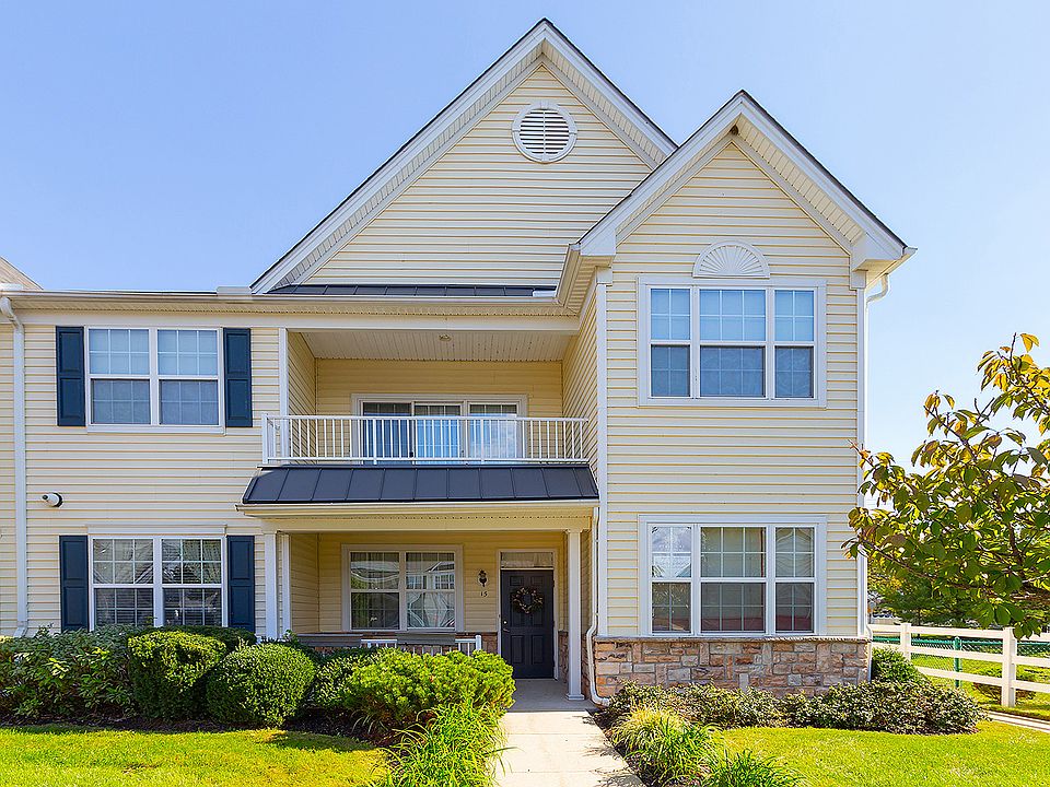 1st image of 15 Pelican Pl #15
