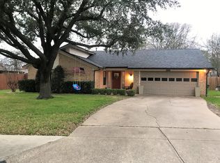 2713 Prestondale Rd, Hurst, TX 76054