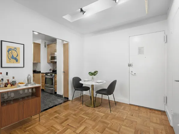 333 East 69th Street image 7 of 12