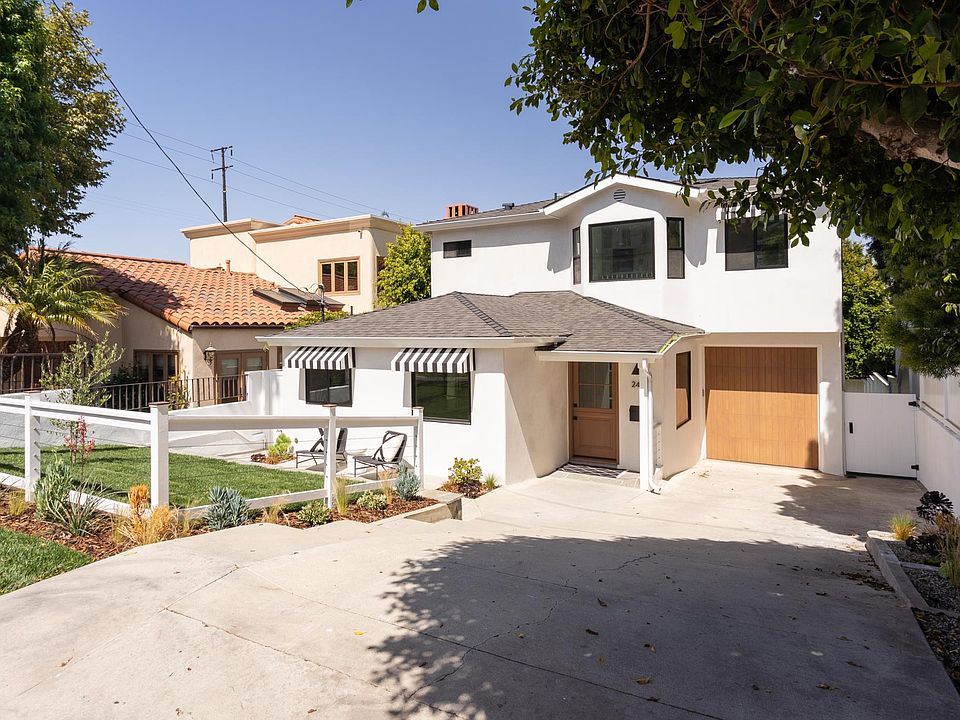 Front drive with landscaped yard and front patio