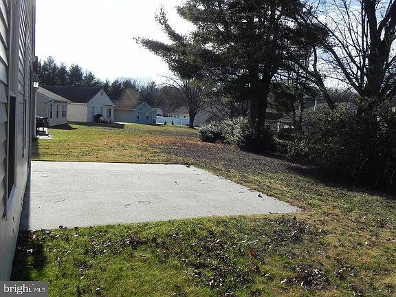 3rd image of 24 Knollwood Dr