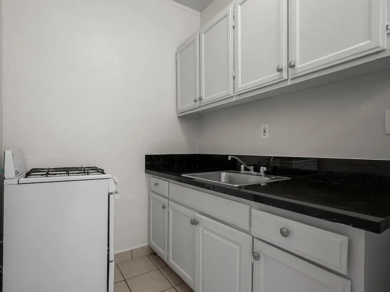 1610 N Normandie Ave — Photo 3