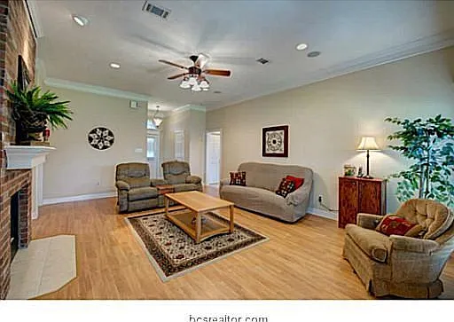 4210 Ludlow Ln — Photo 3