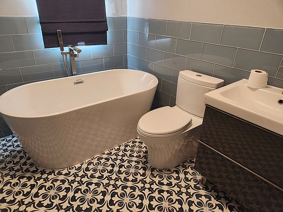 2nd Floor Bathroom