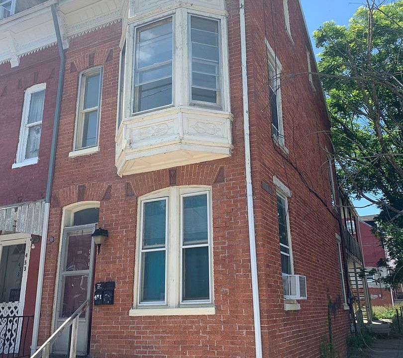 1st image of 451 Salem Ave APT 2