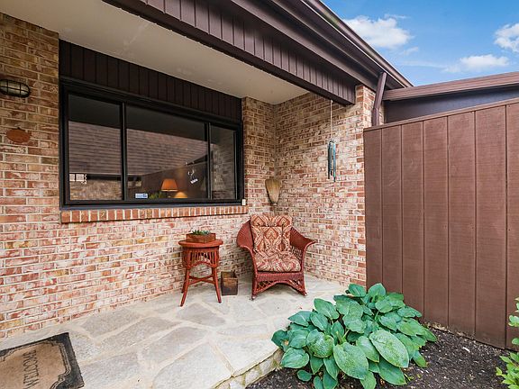 5th image of 1723 Arlingate Dr N
