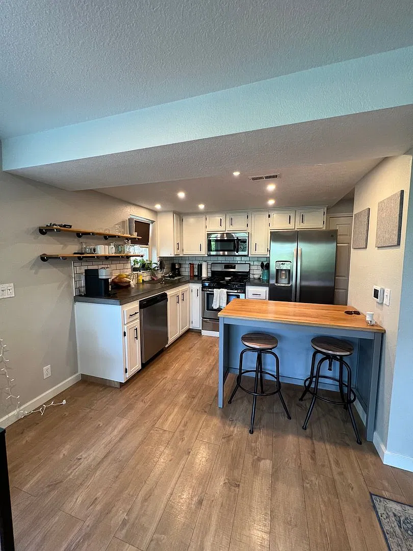 Condo St Charles/Bend Medical District — Photo 3