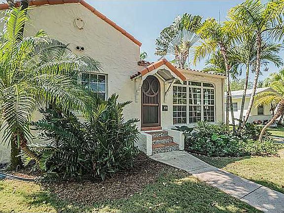 2nd image of 818 Medina Ave