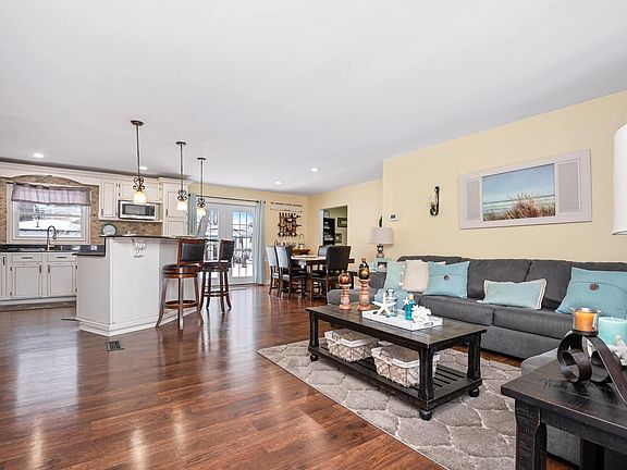 3rd image of 505 Lakelawn Blvd