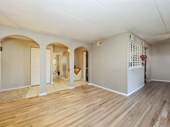 3rd image of 5621 W 104th St APT B1