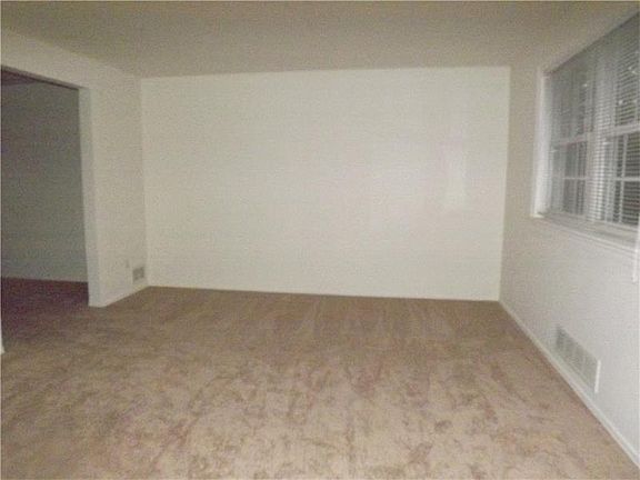 3rd image of 1523-1525 Dunluce Dr