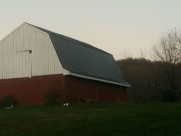 Barn:   20' x 30'  3-stall 