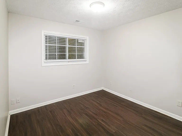 599 Maple Dr — Photo 13