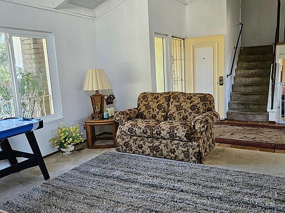 4th image of 109 Terrybrook Lane