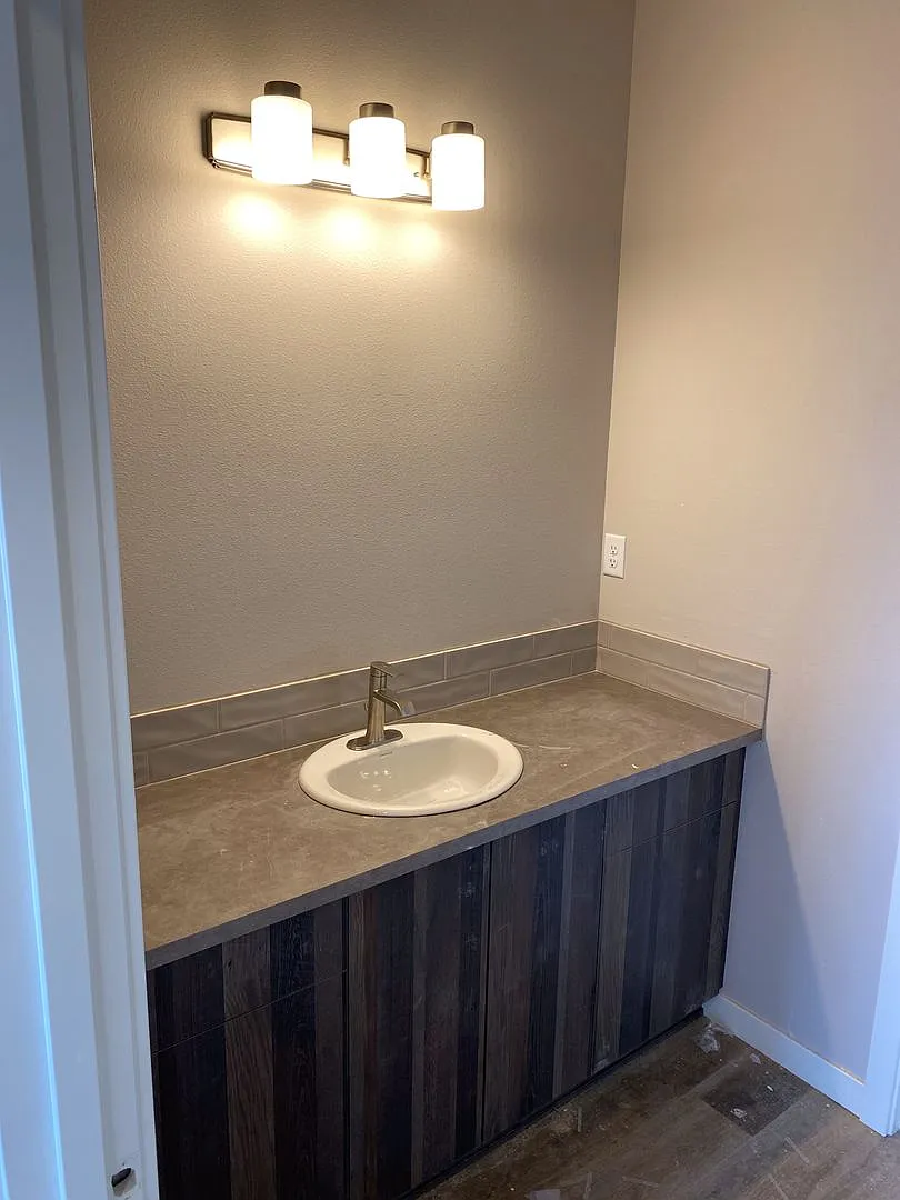 Newer Apartments in Redmond! — Photo 4