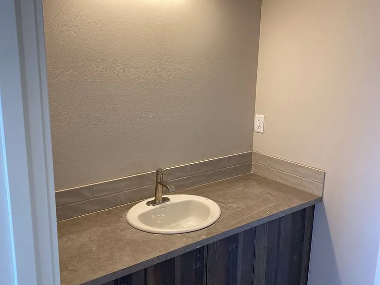 1140 SW 27th St #102 — Photo 3