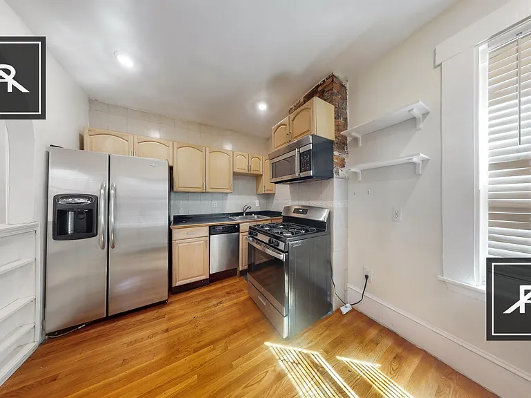 6 Mark St #1 — Photo 2