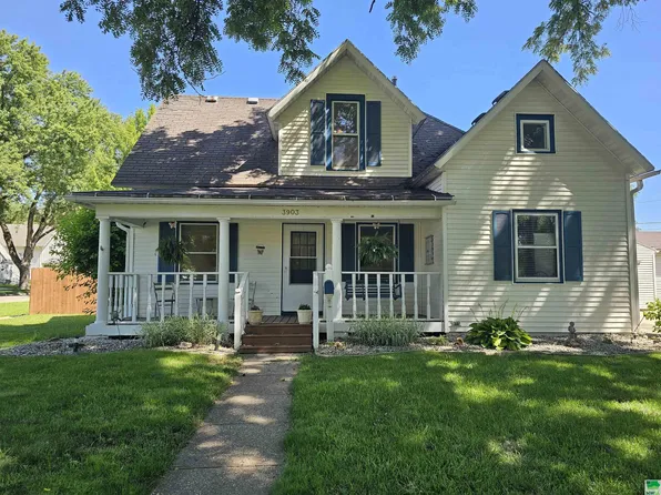 3903 43rd St, Sioux City, IA 51108