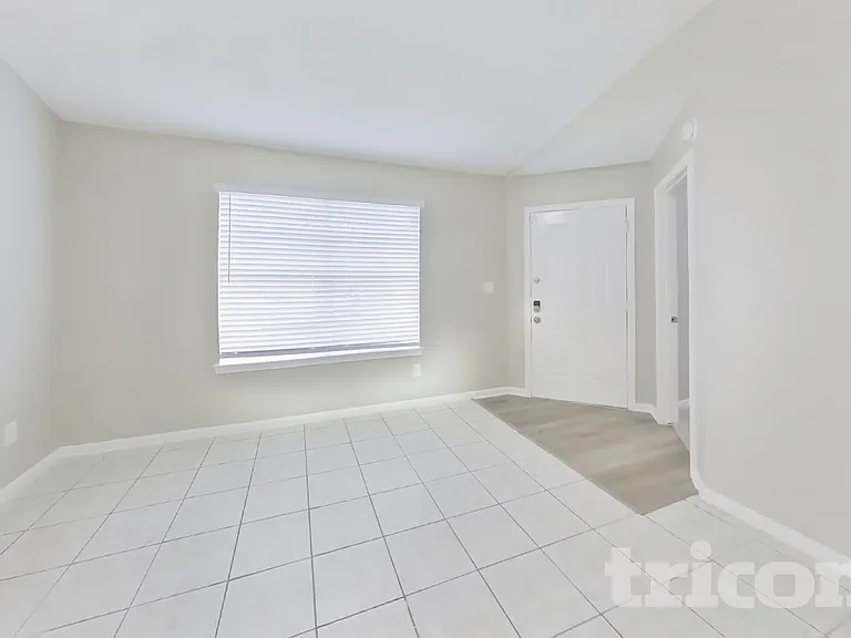 3215 Boynton Dr — Photo 2