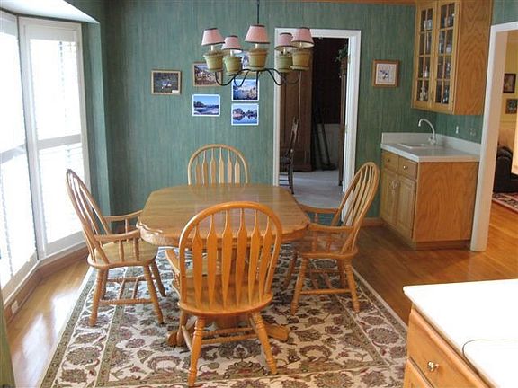 Breakfast nook and wet bar.