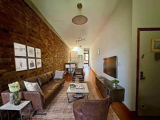 3rd image of 401 E 115th St APT 3